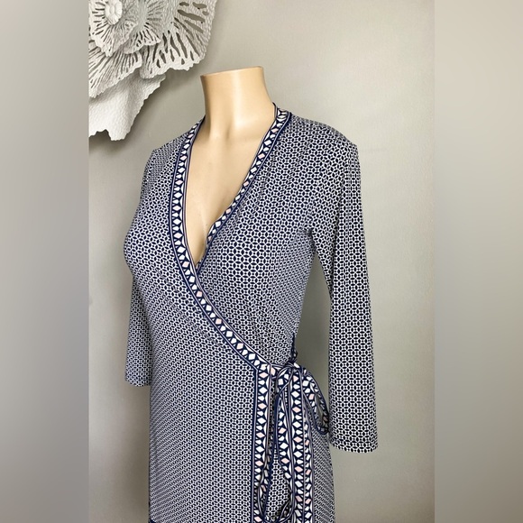 Max Studio Wrap Dress Mix Geometric Printed 3/4 Sleeves Navy Waist Tie Stretch - Picture 2 of 7